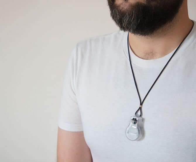 Image COVID-19. NASA Has Developed a Pendant That Signals When the Wearer’s Hand Nears the Face