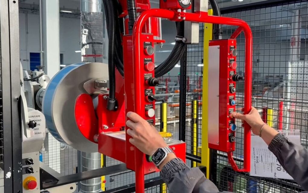 Image Dalmec Industrial Manipulator for Safe and Efficient Handling of Plastic Film Reels