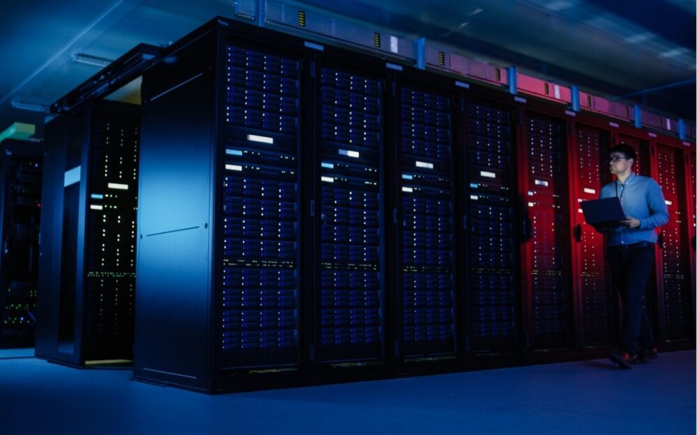 Data Centers in the Age of AI: Technological, Geopolitical, and Environmental Challenges