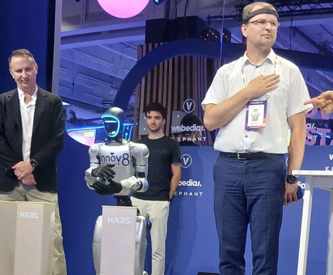 Image At VivaTech, a Human Communicated with a Humanoid Robot Through Thought