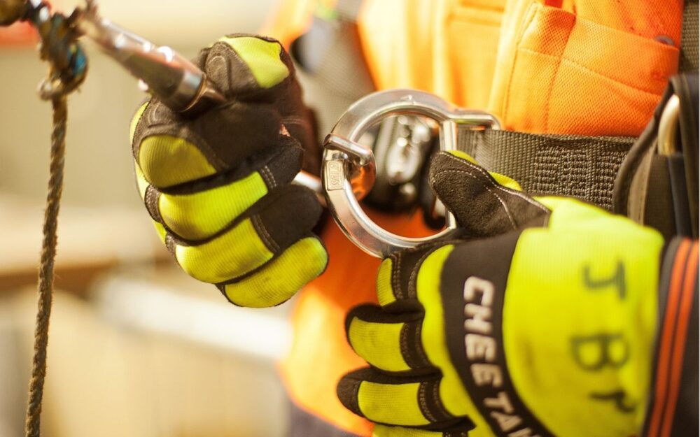 [Buying Guide] How to Choose the Right Protection Gloves?