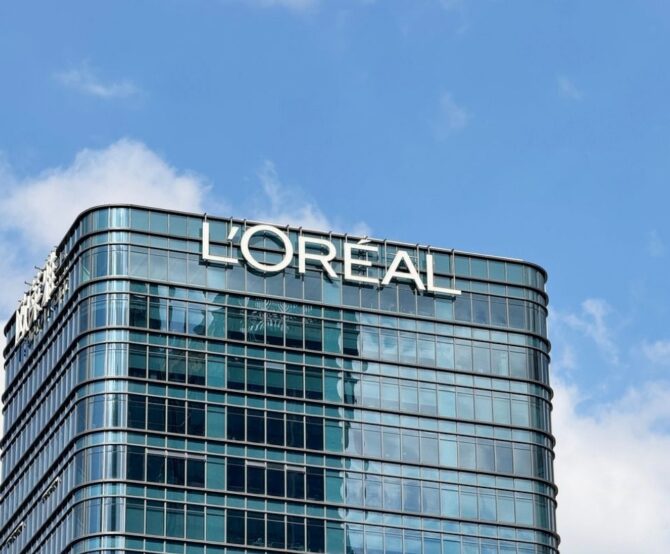 Image L’Oréal’s Supply Chain Makeover: From Global Giant to Agile, Green, and Consumer-Centric