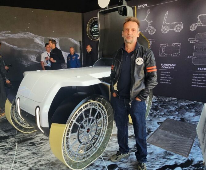 Image Mathieu Kassovitz at the Paris Air Show: When Cinema Meets Space Tech