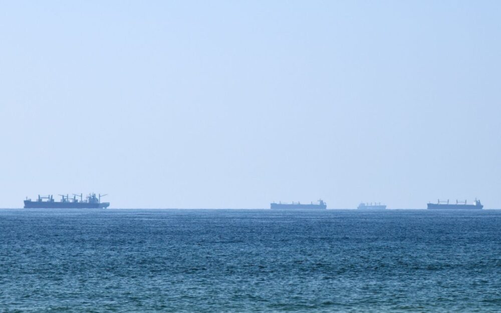$125 Billion in Ships and Cargo Await Departure from the Persian Gulf