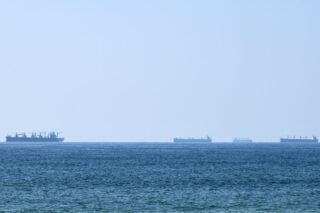 Image $125 Billion in Ships and Cargo Await Departure from the Persian Gulf