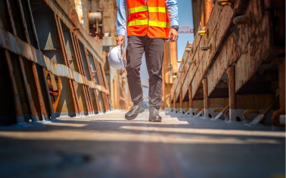 [Buying Guide] How to Choose the Right Safety Shoes?