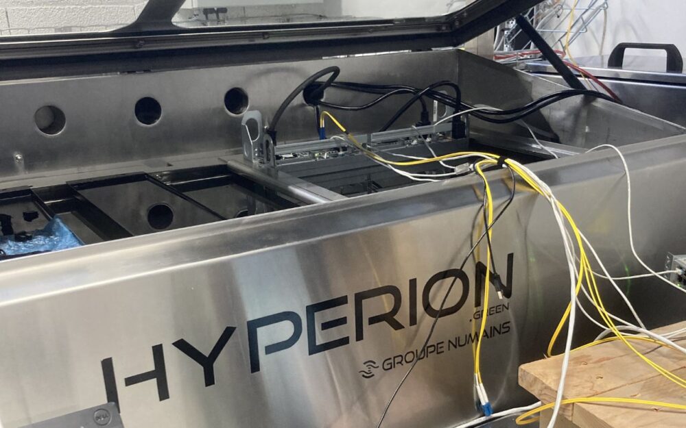 The Hyperion Green immersion cooling tank (Groupe Numains), currently being tested on site for liquid cooling of servers—a technology that is not yet compatible with Nvidia graphics processing uni