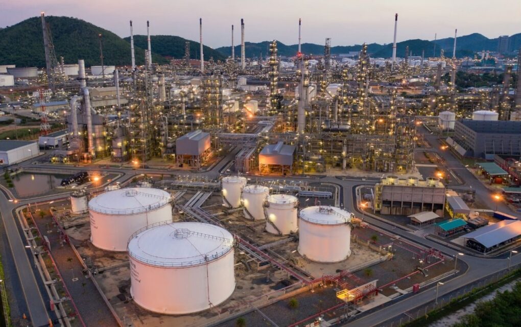 Image Safe and Reliable Level and Pressure Measurement for Oil & Gas (by VEGA)